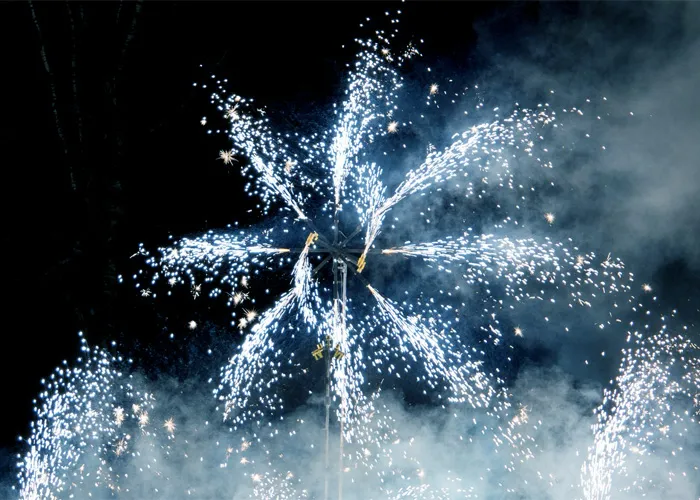 Фейерверк вертушка (огненное колесо) — Тула <p>
Профессиональные огненные вертушки из сценических фонтанов монтируются на любой выделенной вам площадке для наземного фейерверк шоу. С помощью фонтанов, такие изделия создают множество искр в динамике кругового вращения пиротехнического элемента – конструкции
</p> организация и проведение фейерверк шоу от магазина пиротехники  | tula.piroclub.ru