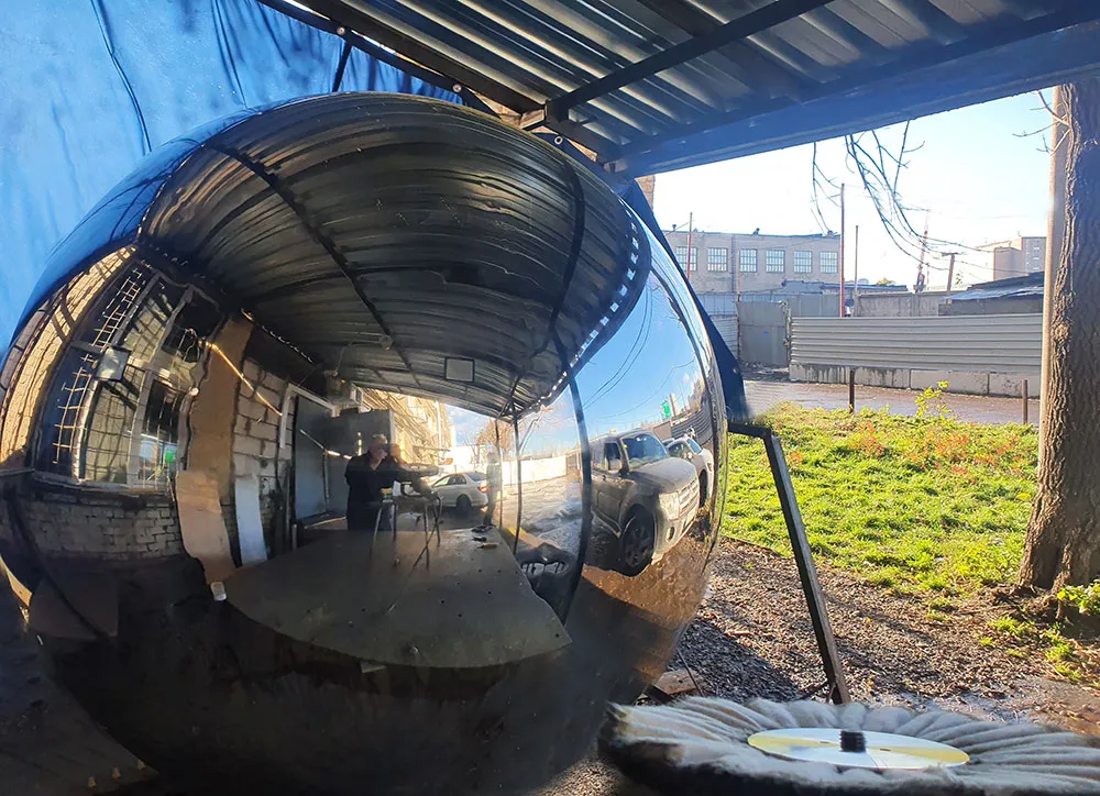 Зеркальный шар из нержавеющей стали - диаметр 2 метра Тула